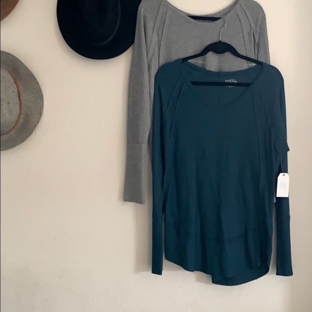 Time & Tru thermal tops